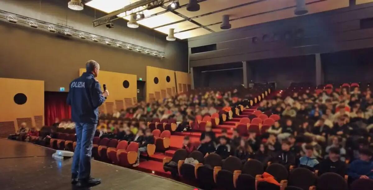 Contrasto all’uso di droghe, la Polizia di Pordenone incontra gli studenti del Liceo Leopardi-Majorana -