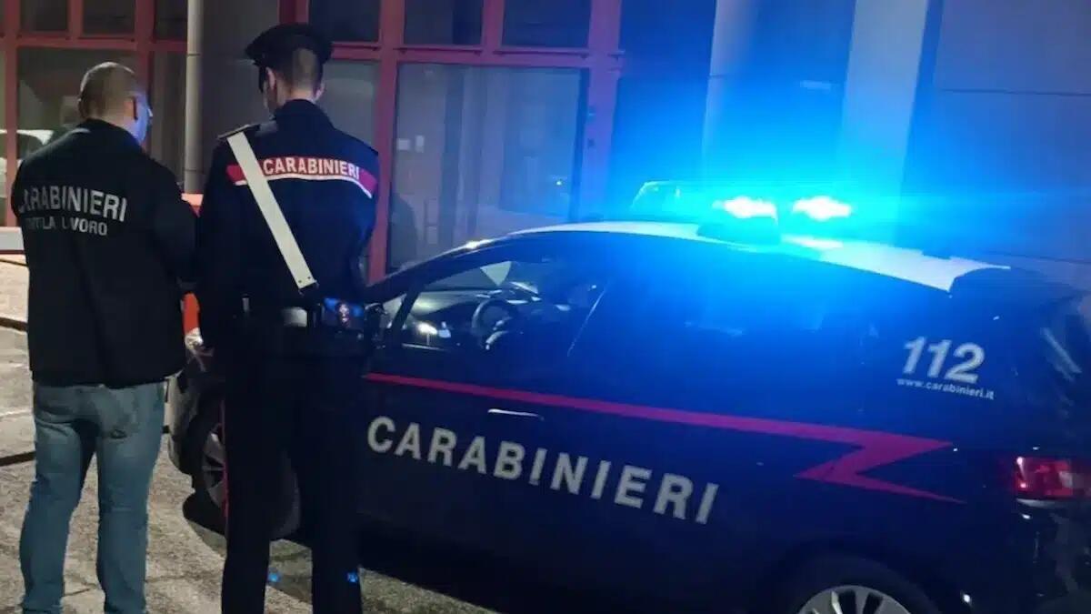 Lite tra fratelli, il minore accoltella il maggiore: il ferito portato in ospedale, l'aggressore in carcere - 