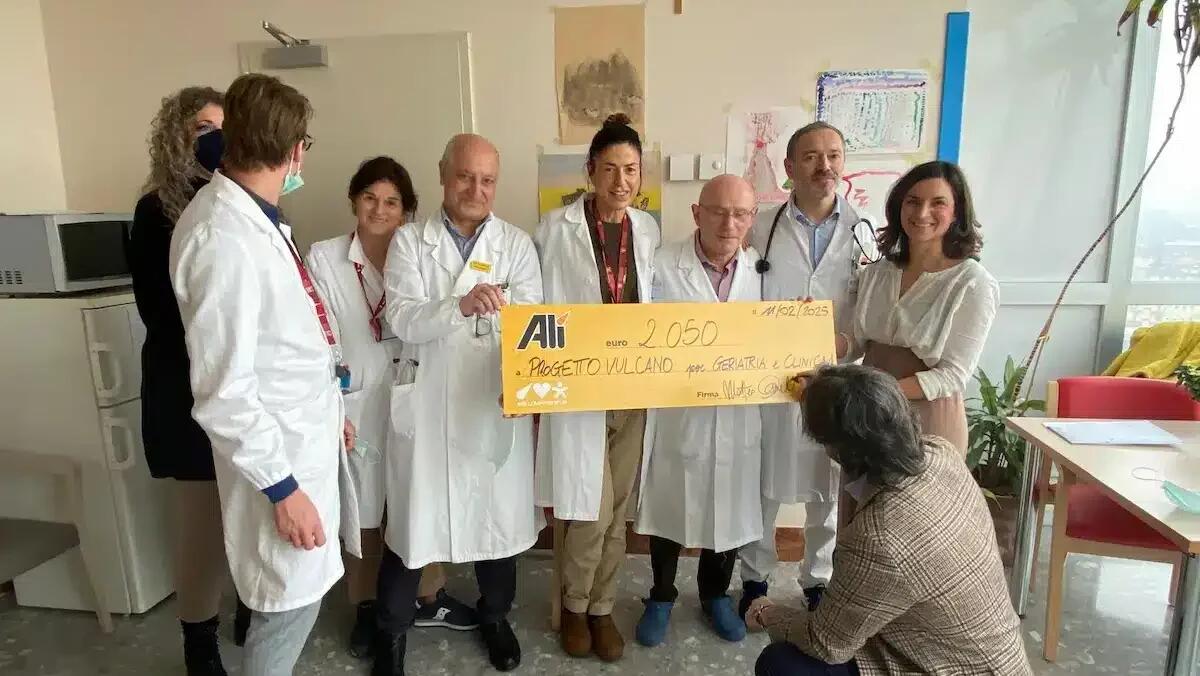 La creatività incontra la solidarietà: raccolti 2.000 euro di donazioni per portare l'arte in ospedale -