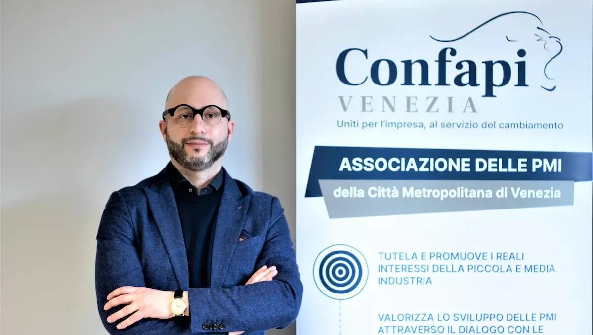 Cresce l’uso dell’IA in Italia, ma le piccole imprese restano indietro -