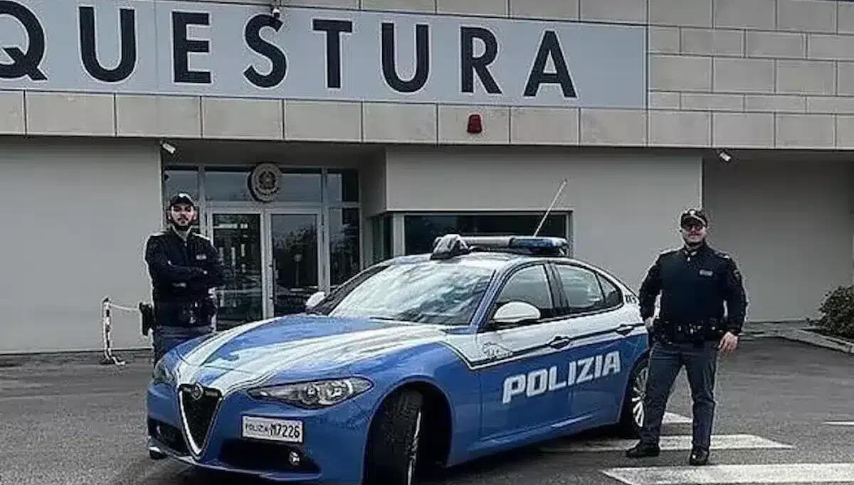Aveva numerosi foto e video pedopornografici sul cellulare: arrestato 29enne pakistano - 