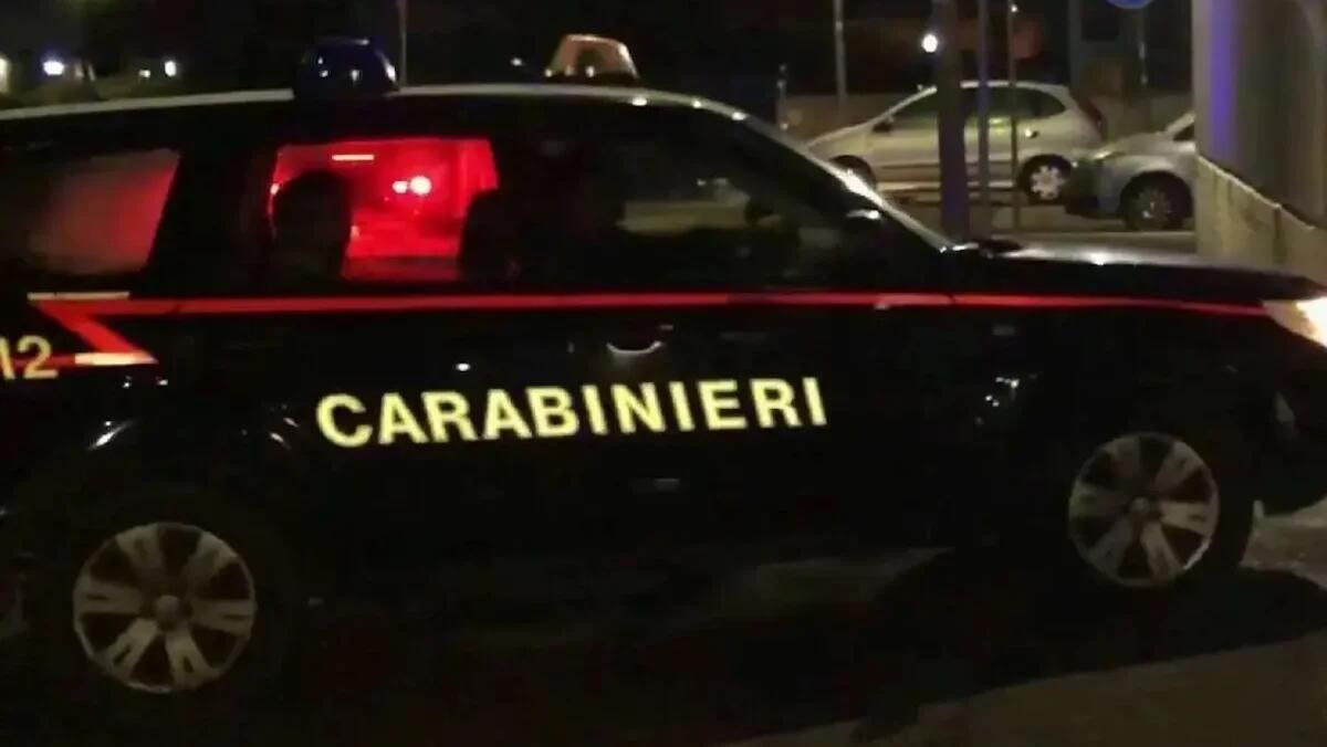 Momenti di terrore in un bar, minaccia la barista con un coltello: arrestato - 
