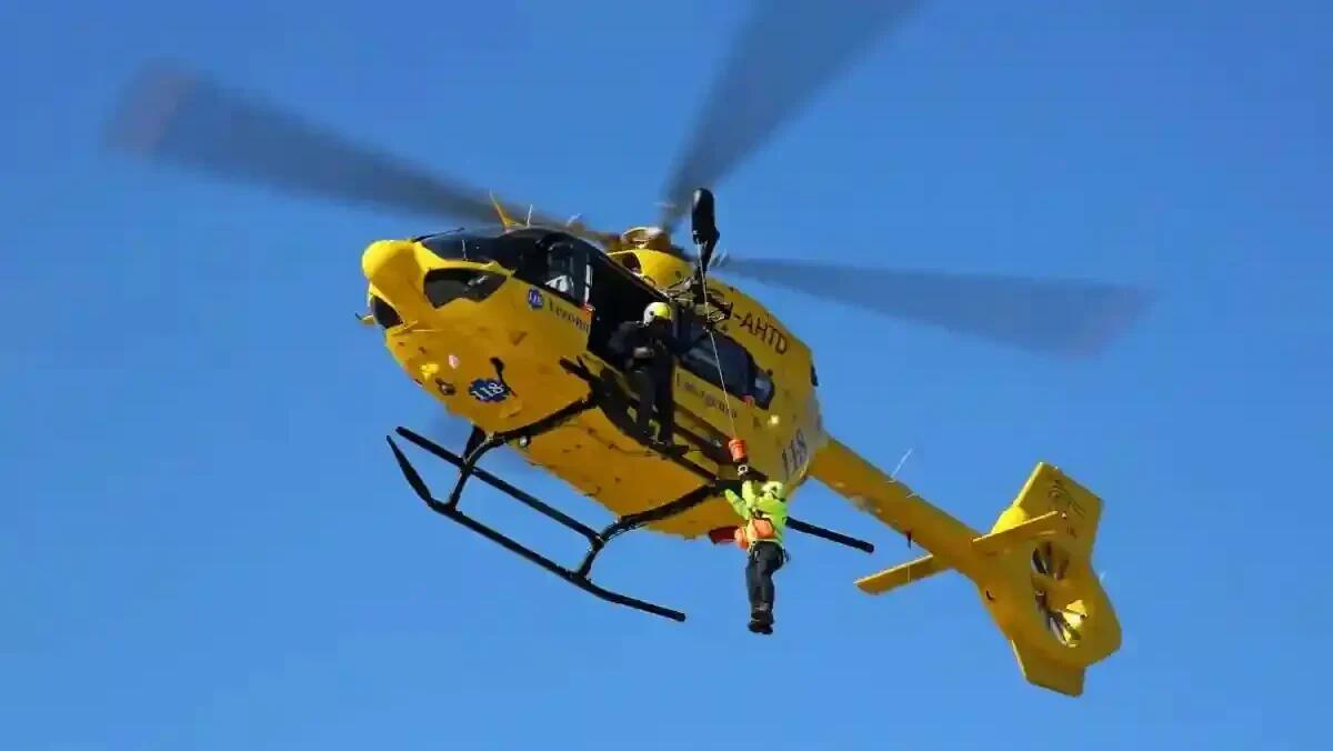 Escursionisti bloccati in montagna: recuperati con l'elisoccorso - 