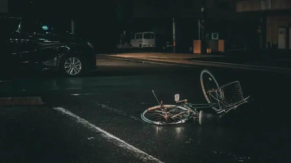 Notte di incidenti, automobilisti fuori strada e persino un ciclista investito - 