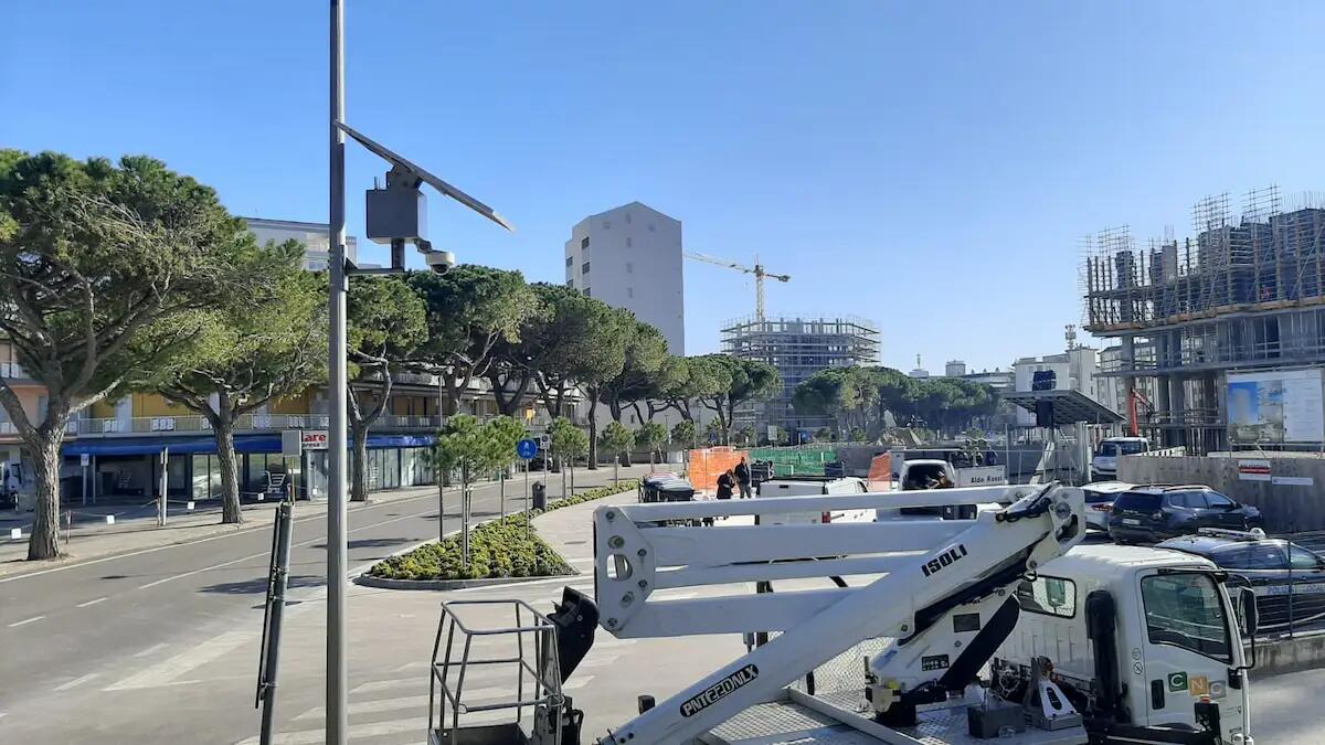 Jesolo contro l'abbandono dei rifiuti: installate 2 nuove fototrappole basate sull'Intelligenza Artificiale - 