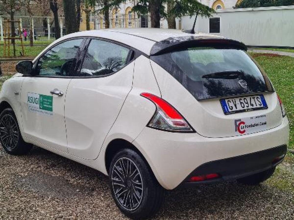 Donazione di autovettura per l'assistenza infermieristica domiciliare: ringraziamenti e appello per il futuro - 