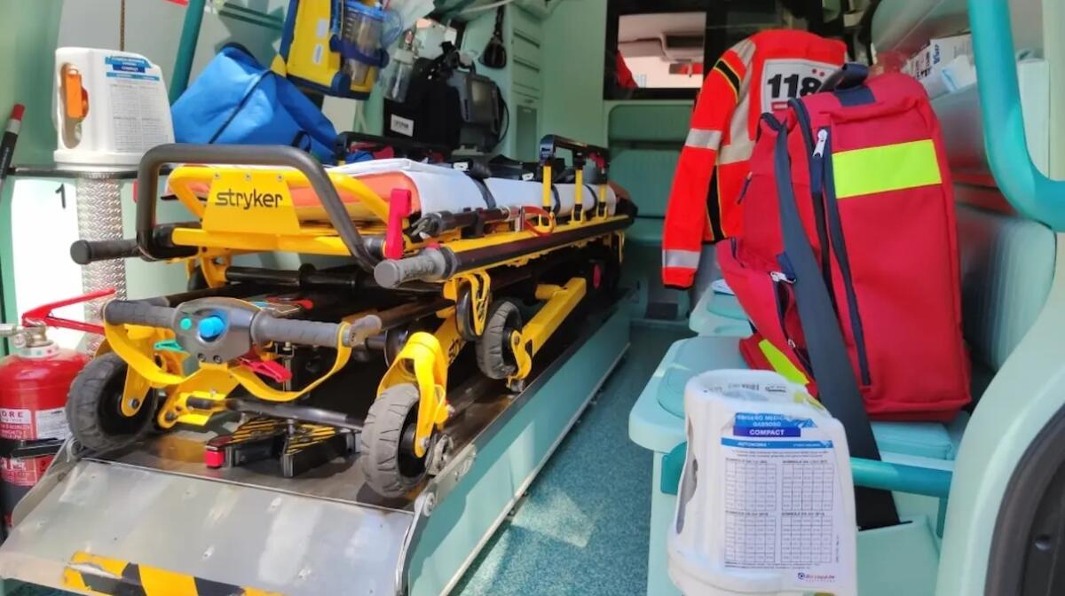 Terribile impatto tra due auto, una donna rimane incastrata nell'abitacolo - 