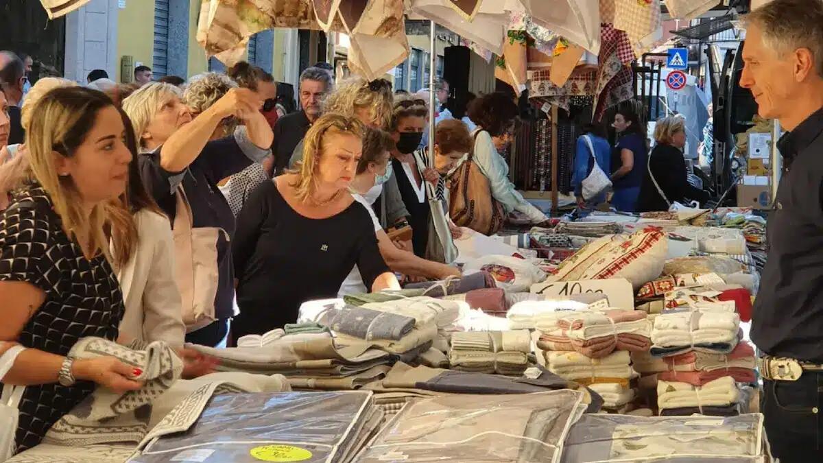 Torna a Tiezzo il mercato de "Gli Ambulanti di Forte dei Marmi": ecco quando e dove - 