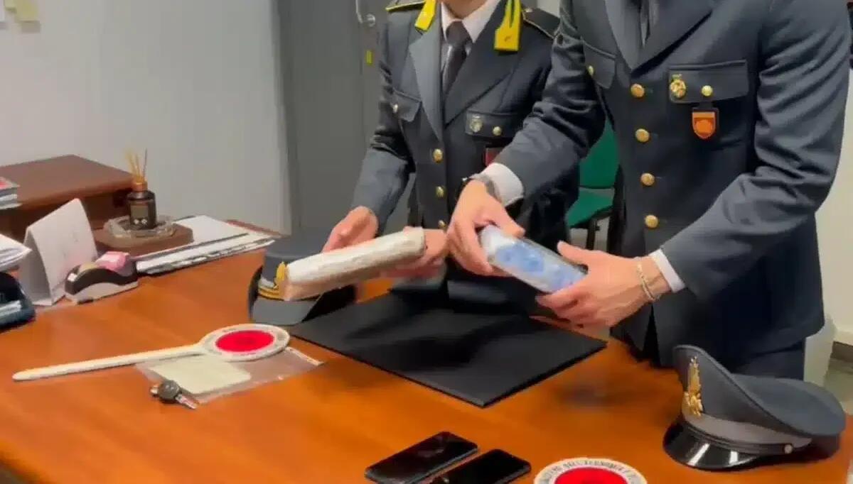 In auto con oltre 2 chili di cocaina: arrestato un marocchino - 