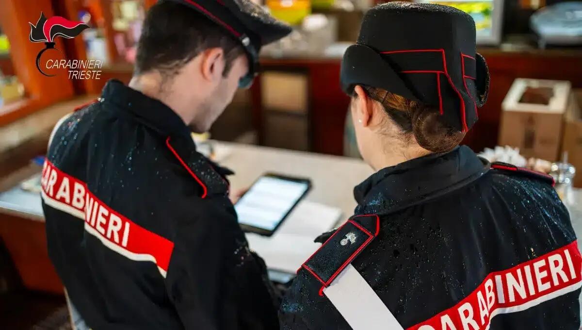 Ruba in un negozio del centro e fugge, ma tra i clienti ci sono due Marescialli: minore fermato e denunciato - 