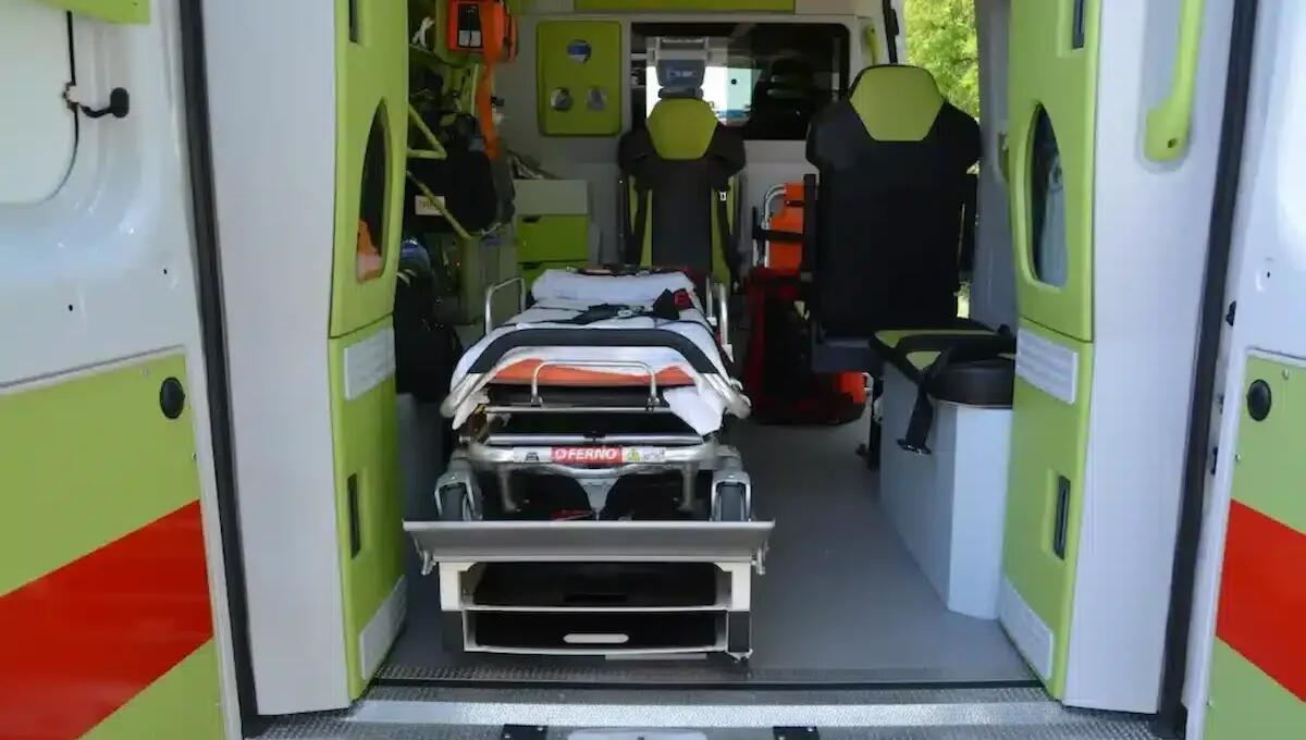 Soccorsa per un malore, sovviene e sferra un pugno in faccia all'operatrice dell'ambulanza: arrestata 44enne - 