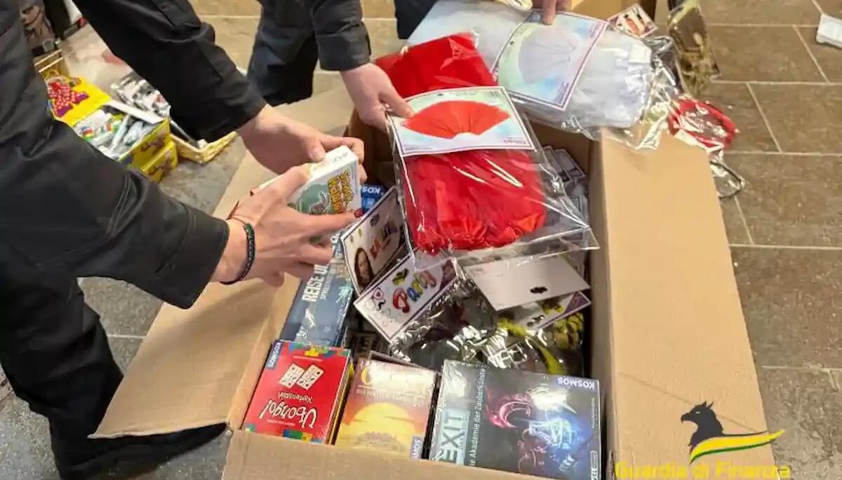 Maschere, costumi e giocattoli di Carnevale non sicuri: sequestrati 14mila articoli -