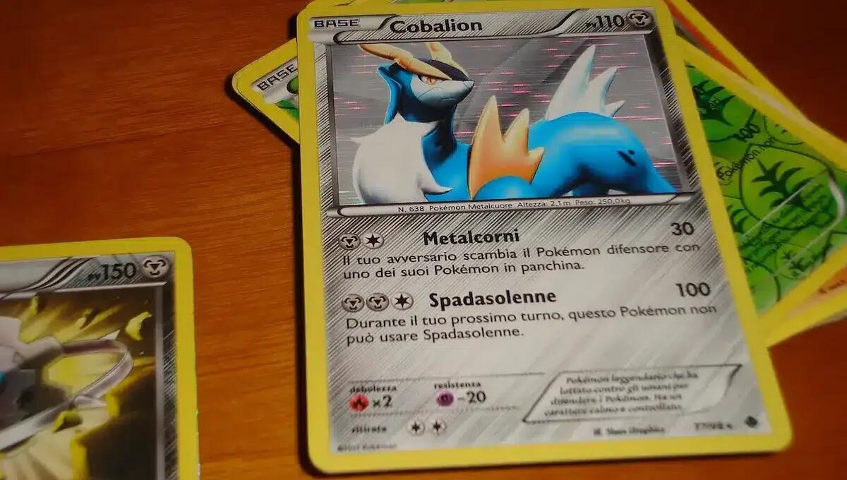 Fugge con le bustine dei Pokemon senza pagare: furto ripreso dalle telecamere e condiviso sui social - 