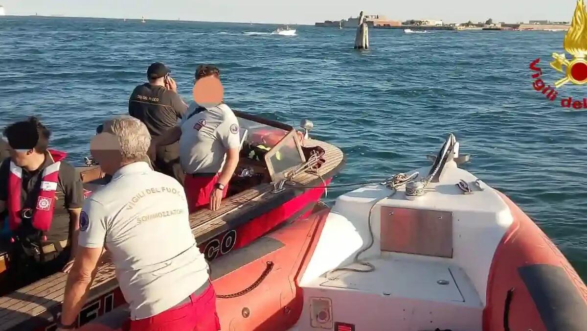 Tragedia in laguna, collisione tra una barca e una briccola: una donna perde la vita - 
