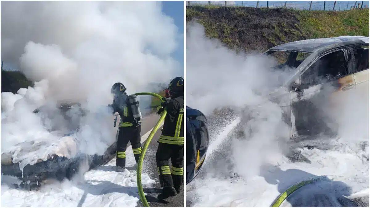 Auto prende fuoco all'improvviso in tangenziale: le fiamme si estendono fino al terrapieno - 