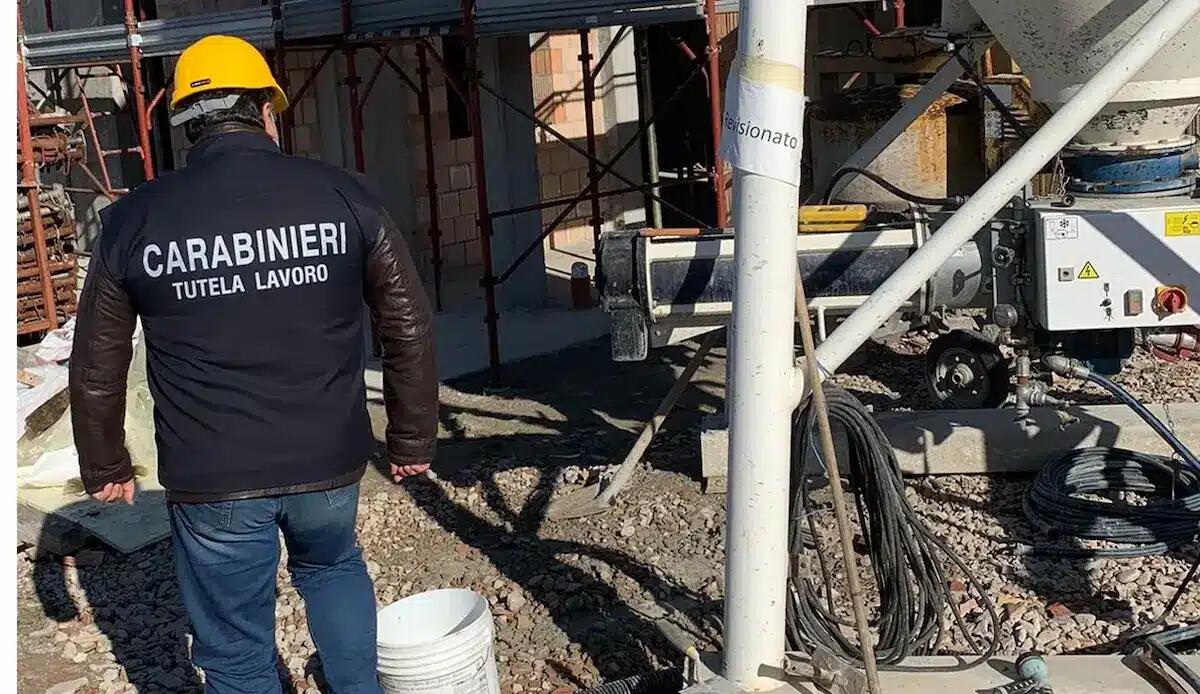 Controlli dei Carabinieri nelle aziende: 15 imprenditori denunciati e sanzioni per 90mila euro - 