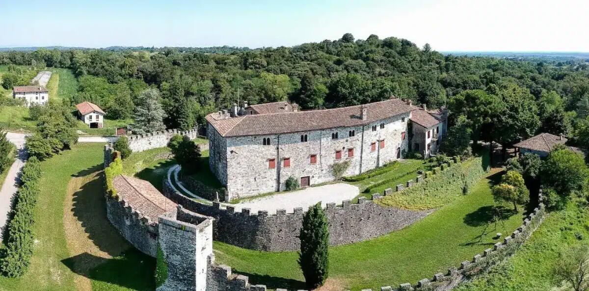 Amore criminale tra le mura di un castello friulano: il mistero che affascina i curiosi - 