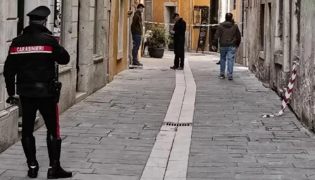 Trieste, omicidio in casa: fermata la sospettata. Figlia vede la madre esanime dalle telecamere e dà l'allarme - 