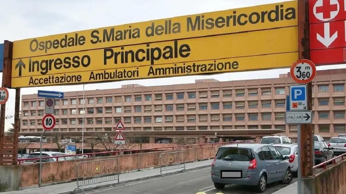 Momenti di tensione all'ospedale di Udine: uomo in escandescenza prende a calci e pugni i macchinari - 