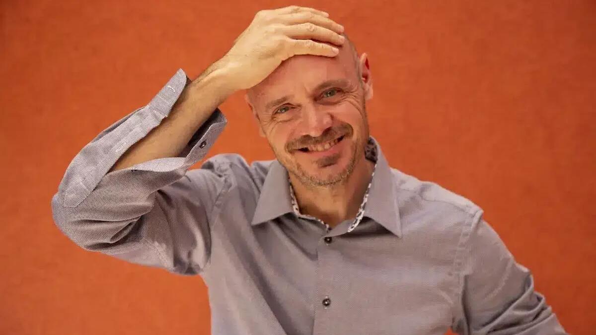 Leonardo Manera torna in scena con il monologo Corto Circuito - 