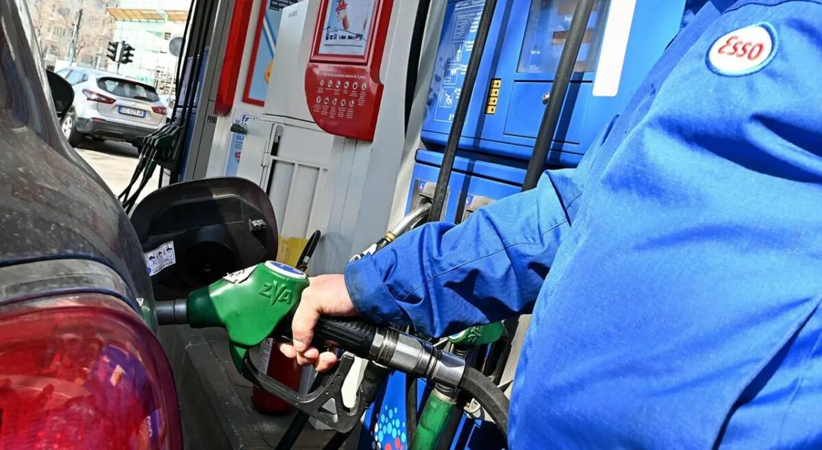 Benzina e gasolio in calo in Slovenia: in vigore i nuovi prezzi. Quanto costa - 