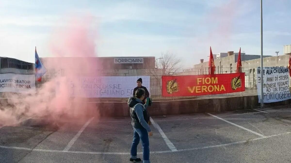 Licenziamenti e crisi occupazionale alle Vetrerie Riunite e Borromini: sciopero dei lavoratori a Mestre -