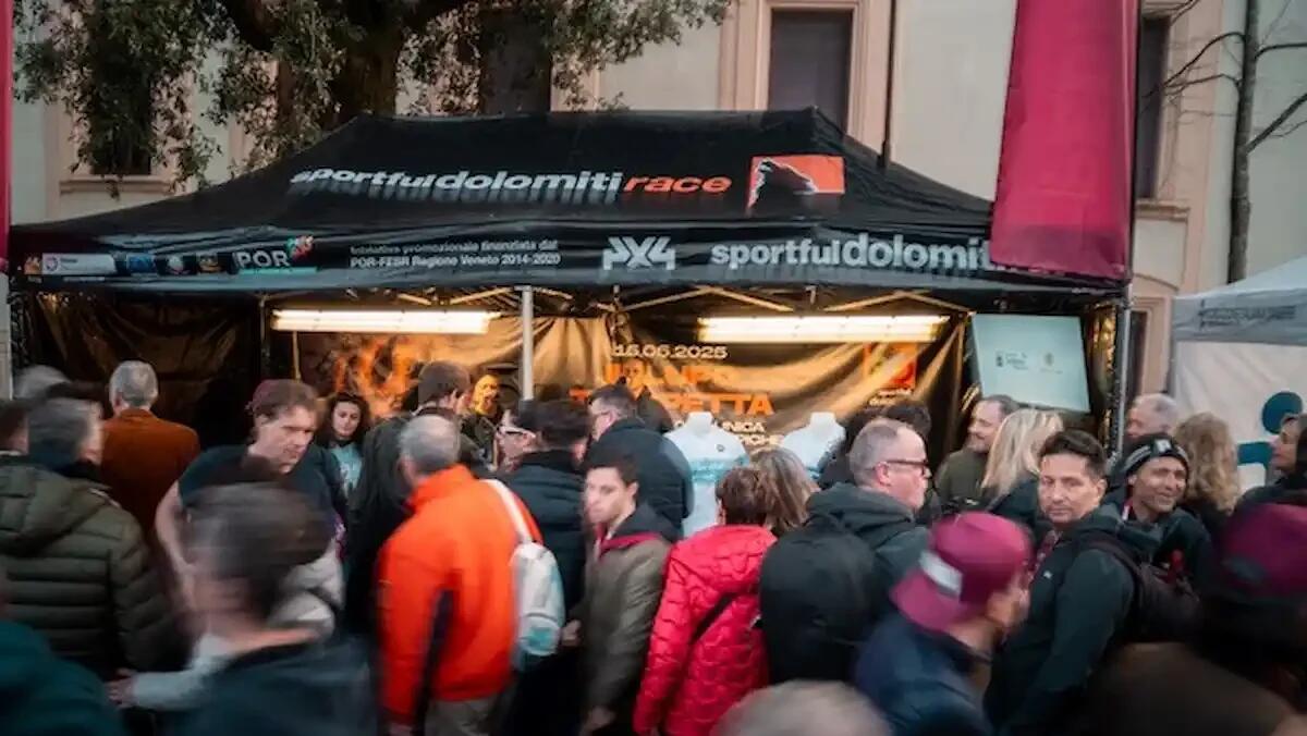 Sportful Dolomiti Race: la maglia celebrativa del Trentennale presentata a Siena - 