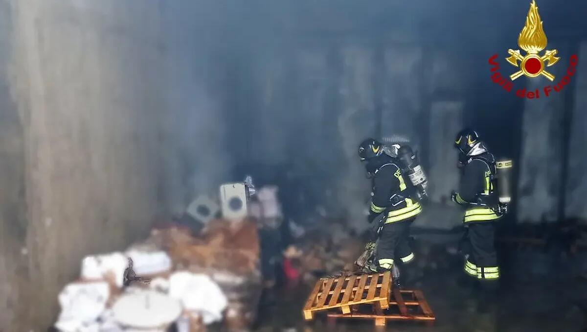 Momenti di paura alla Diadora di Caerano San Marco, fiamme nel magazzino: evacuati i dipendenti - 