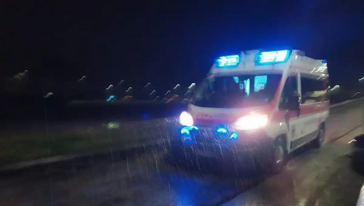 Investita sulle strisce pedonali sotto forte diluvio: 50enne ricoverata in prognosi riservata - 