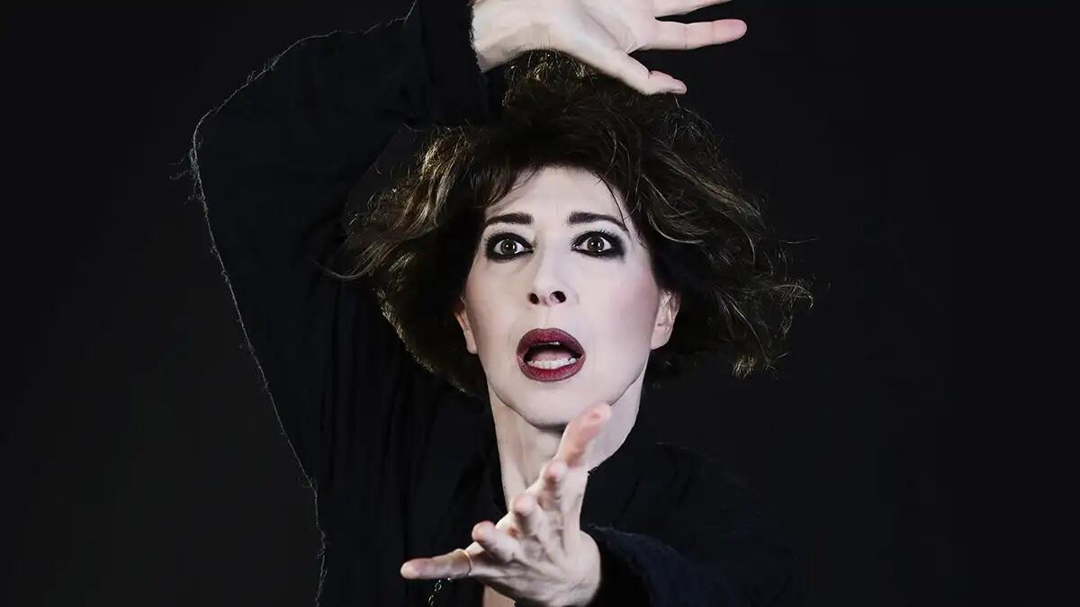 "L'inferiorità mentale della donna": Veronica Pivetti in scena a Lendinara con un racconto di denuncia e ironia -