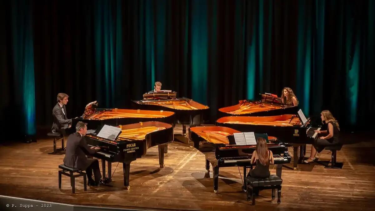 Concerto di Primavera a Tavagnacco con l'ensemble Piano Hexagon e grafica immersiva - 