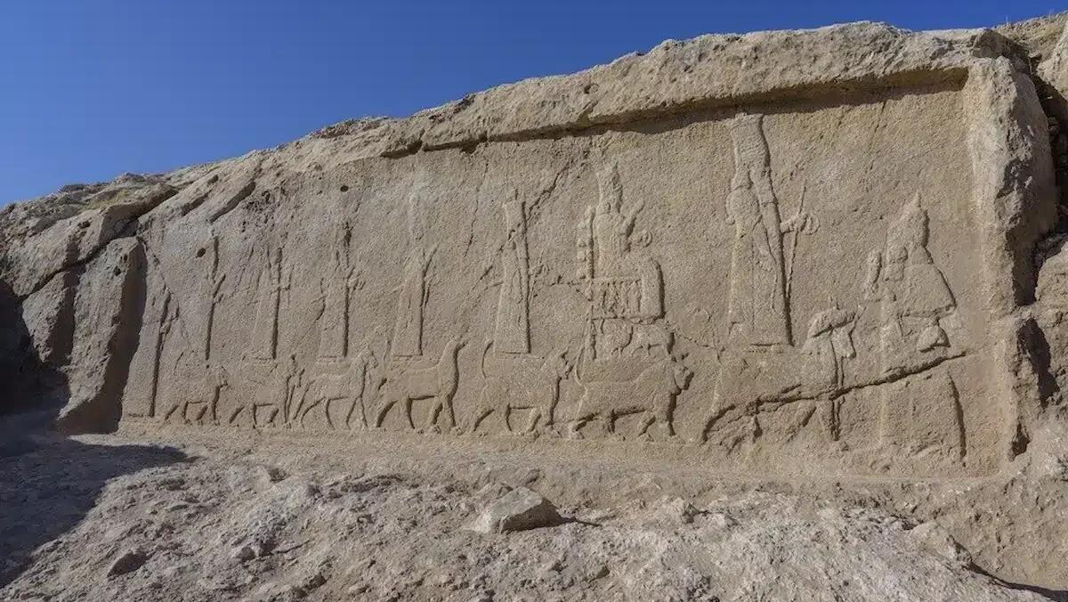 Udine ospita la replica di un bassorilievo assiro scoperto nel Kurdistan iracheno - 