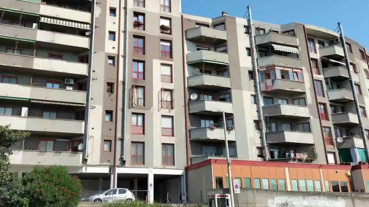 Furto in un appartamento, i ladri entrano dalla finestra: al vaglio le immagini delle telecamere di zona - 