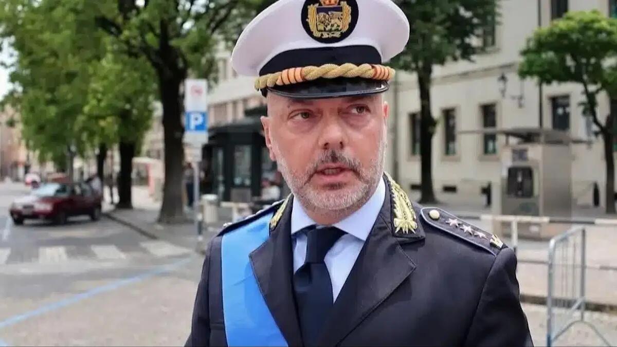 Malore fatale stronca il comandante della Polizia Locale in casa sua: Andrea Gallo aveva 54 anni - 