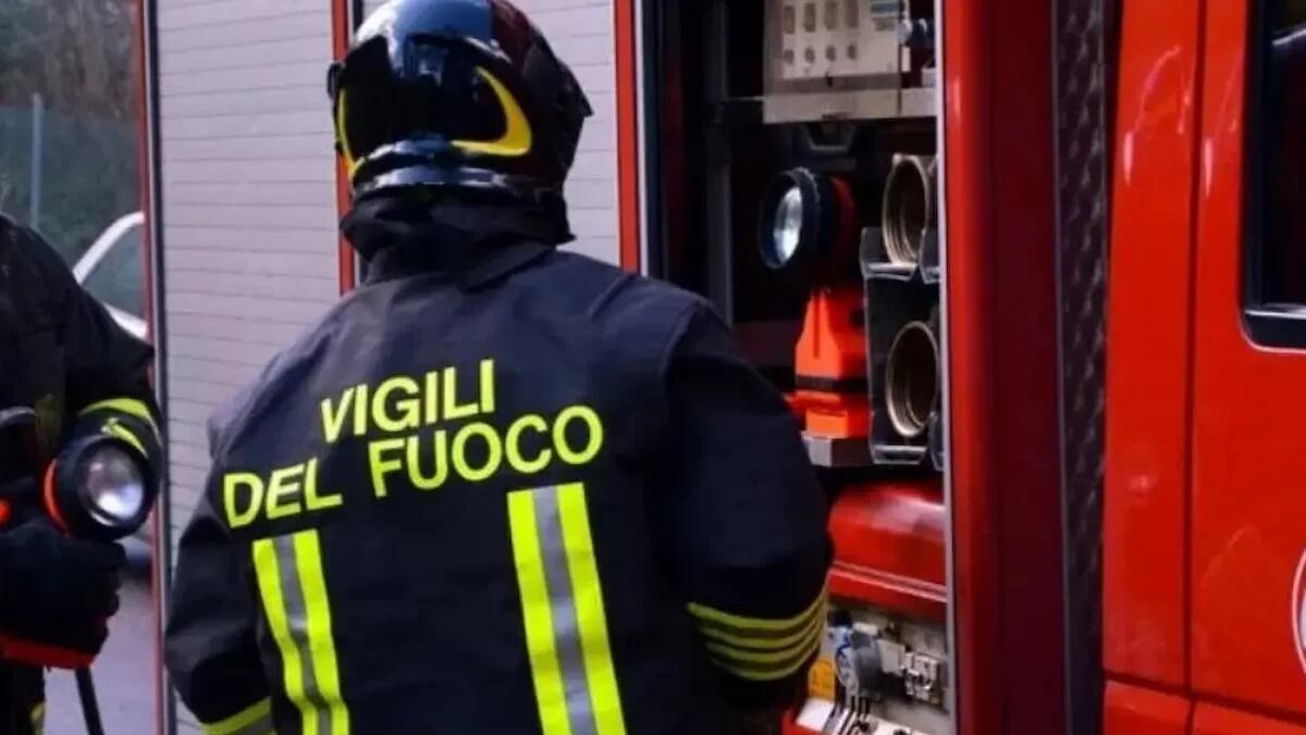 Drammatica scoperta, nessuno lo sentiva da tre mesi: 71enne trovato senza vita sul divano di casa - 