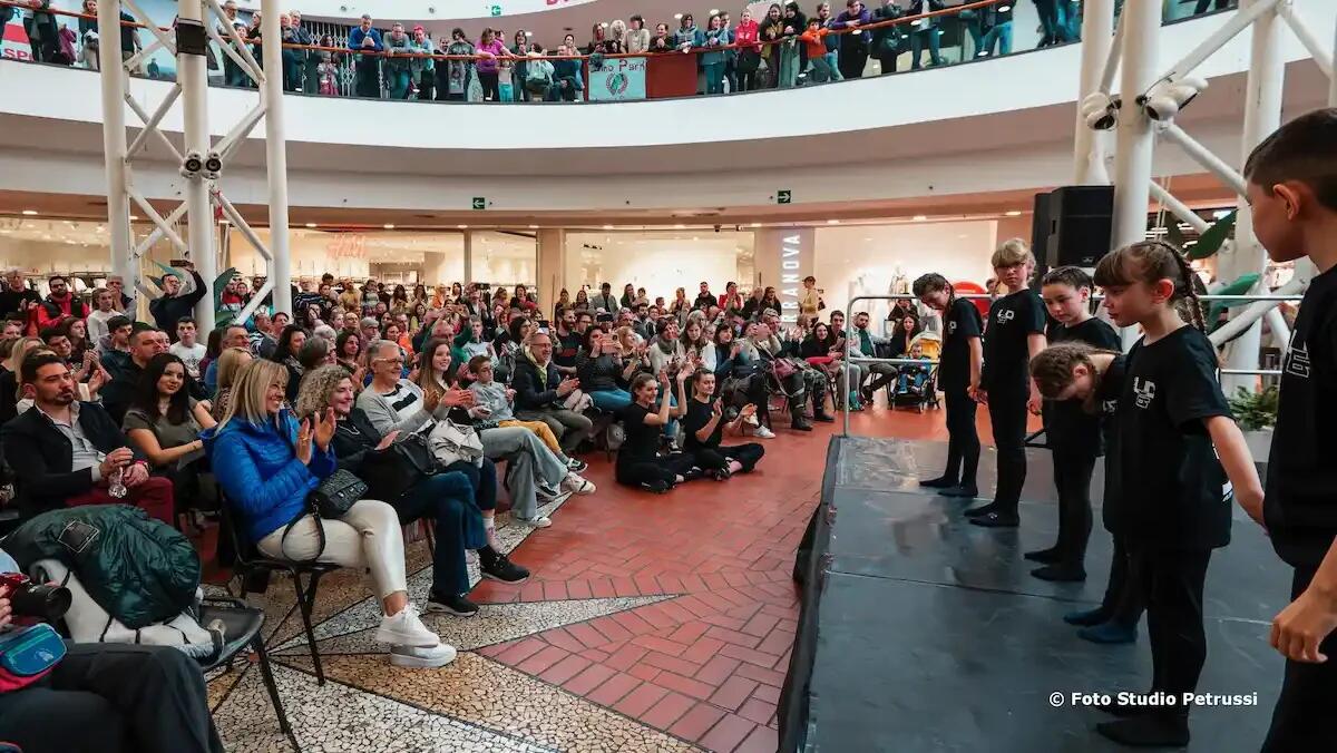 Show delle Scuole di Danza del Fvg a Città Fiera. Presenta il ballerino e coreografo Garrison Rochelle - 
