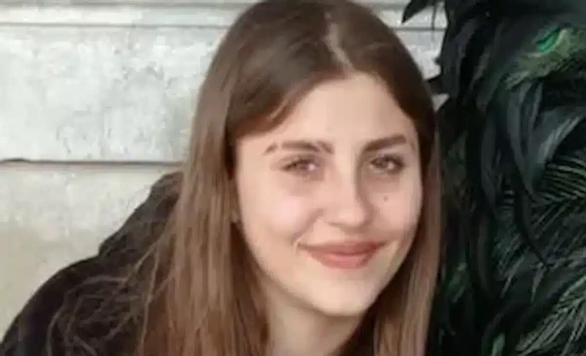 Annna Ponzin di 14 anni scomparsa. Il mistero dell'auto grigia e l'appello disperato dei genitori - 