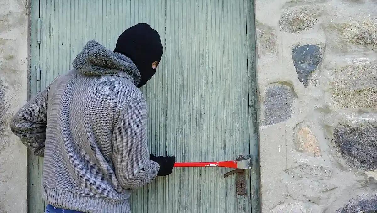Trieste, 18 furti con spaccata in tre mesi, una vetrina infranta ogni 5 giorni: appello del Sindacato di Polizia - 