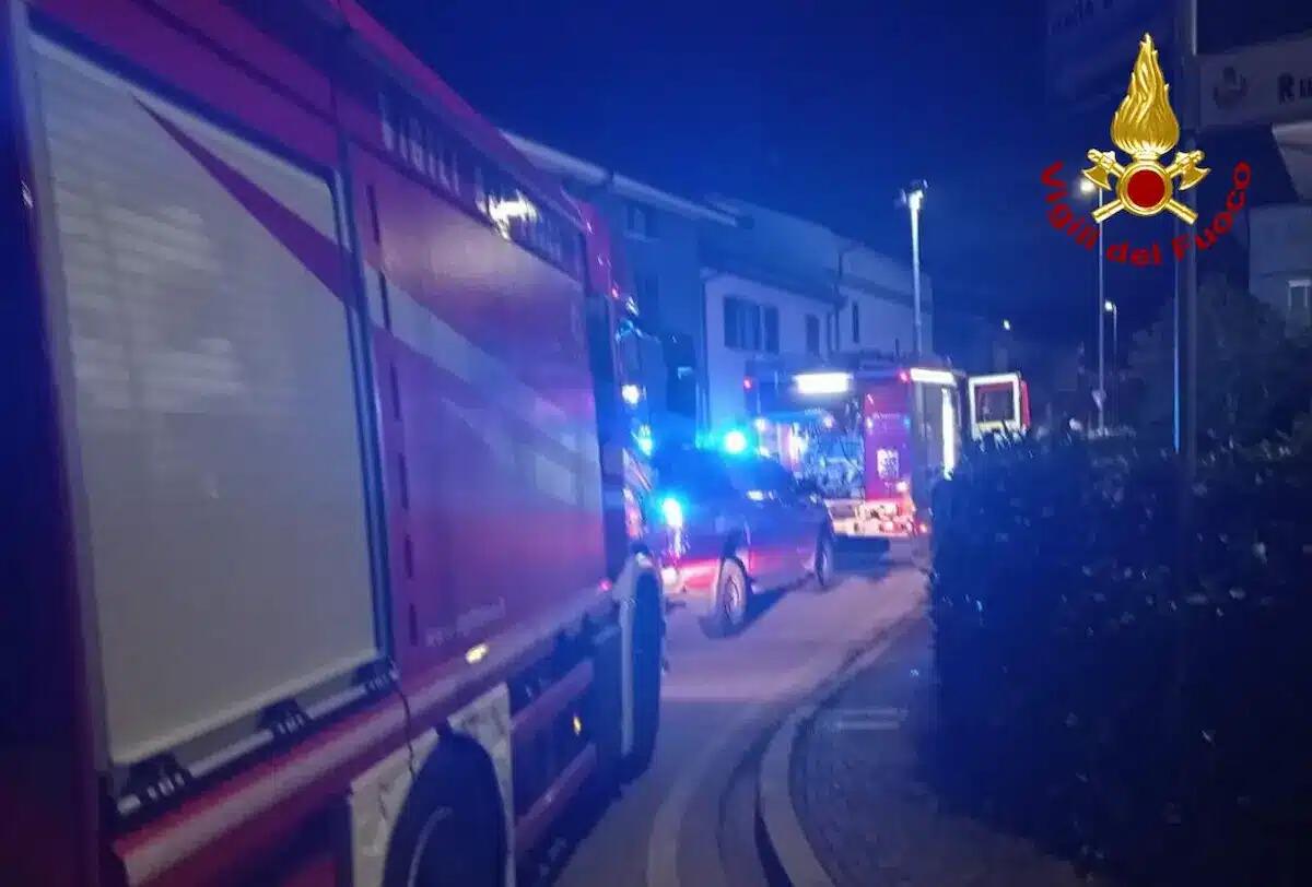 Incendio nello scantinato di una palazzina a Cividale: evacuati quattro nuclei familiari - 