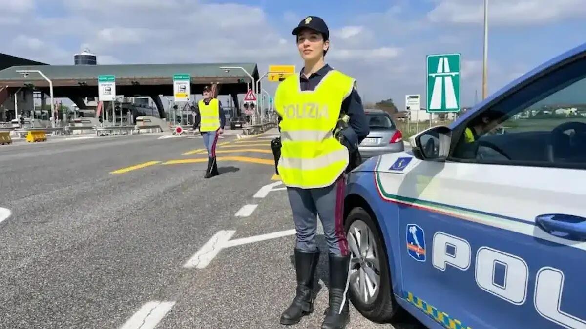 Stretta sui controlli in Autostrada: fioccano sanzioni, "volano" patenti, c'è anche un arresto - 