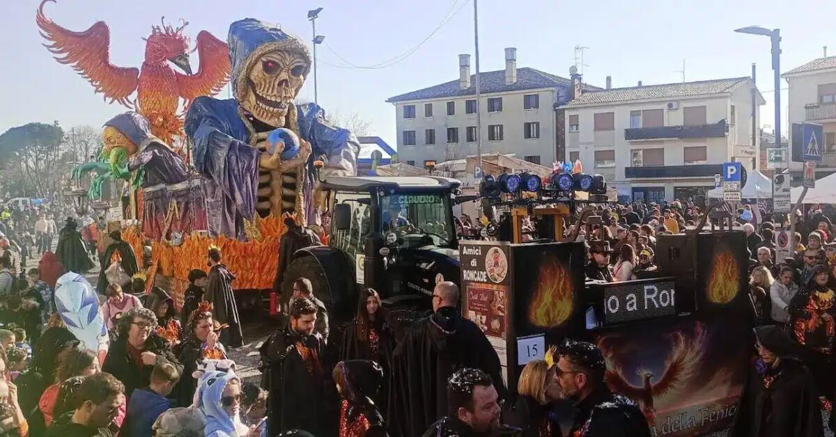 Carnevali di Marca, weekend di festa: in 20mila alla sfilata dei carri di Vittorio Veneto - 