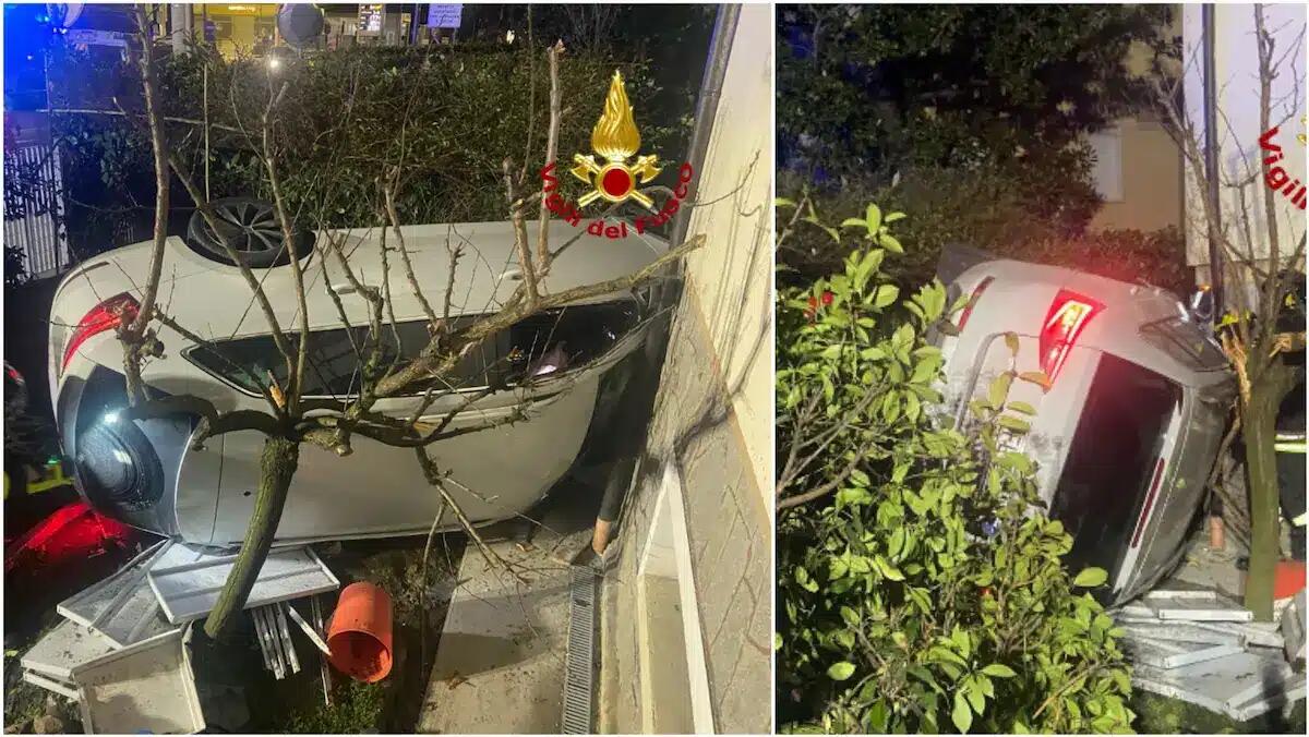 Auto vola in rotatoria e finisce ribaltata contro il muro di un'abitazione - 