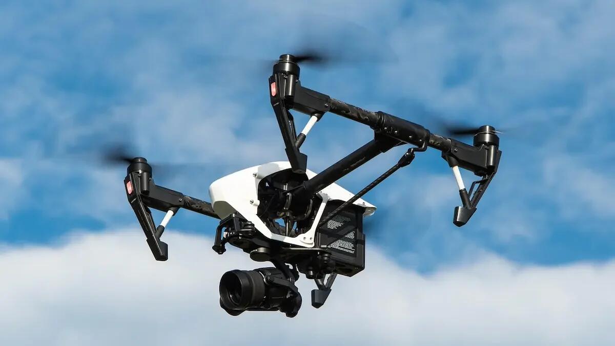 Tensione alla manifestazione pro Palestina, un drone sorvola la folla: intervento della Digos - 