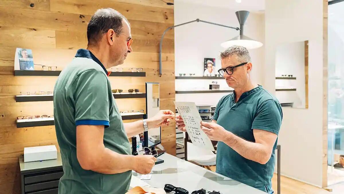 Come scegliere il centro ottico giusto: guida ai servizi essenziali per la salute visiva - 