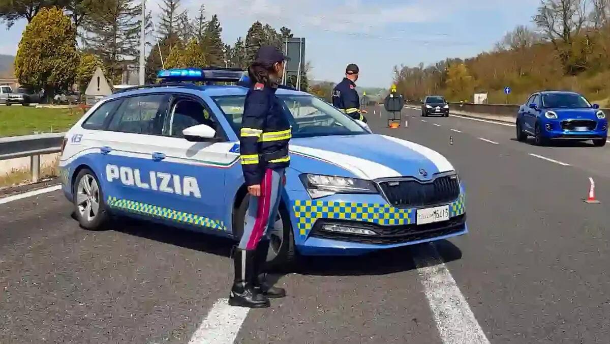 Folle inseguimento a oltre 100 km/h per 15 km, poi la scoperta: alla guida un 16enne senza patente - 