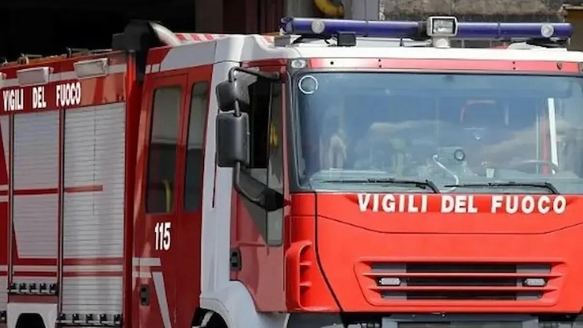 Paura a Pasquetta, accendono il forno a legna e la taverna è invasa dal fumo: intervengono i pompieri - 
