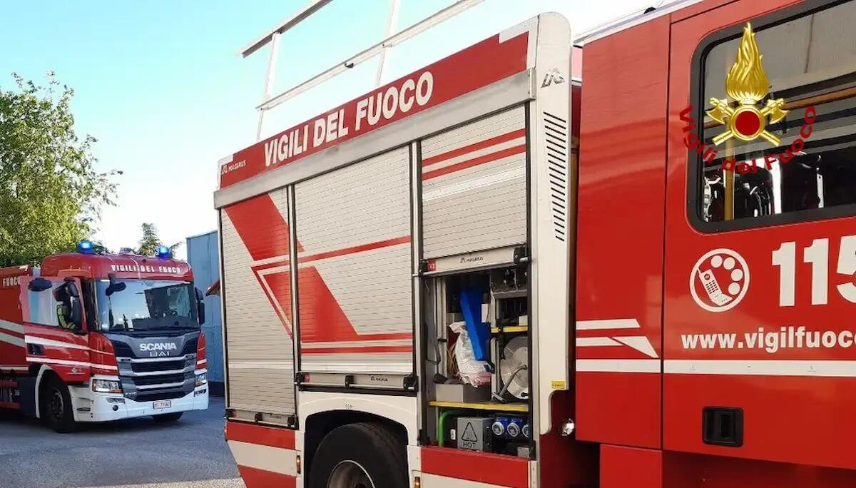 Macchinario prende fuoco in azienda: intossicato un operatore - 