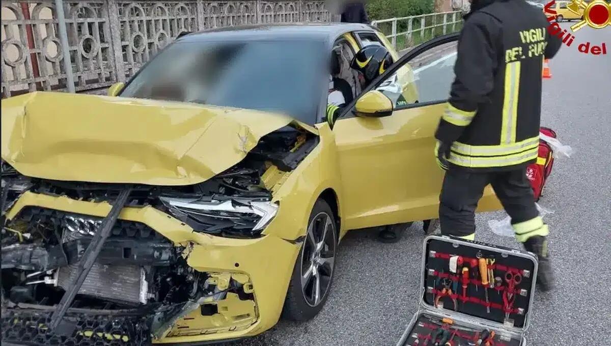 Violento tamponamento tra due auto a Basiliano: feriti i conducenti - 