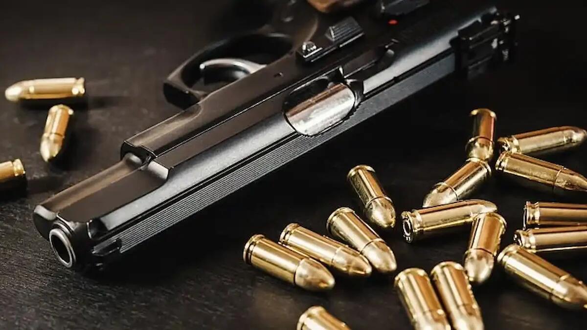 Spara sette colpi di pistola dalla sua auto: denunciato giovane albanese per esplosioni pericolose - 
