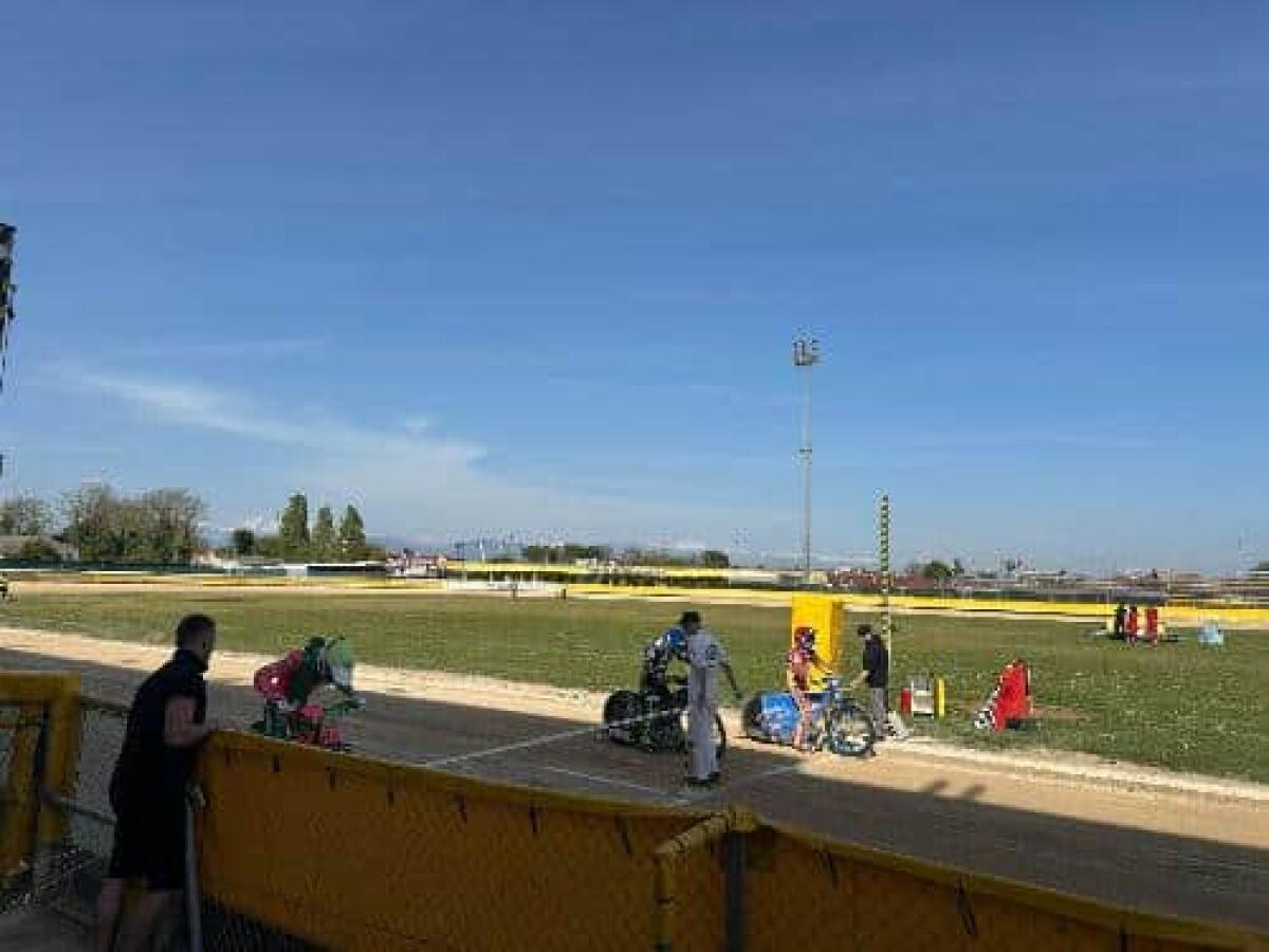 Il vicegovernatore premia il Campionato italiano di speedway a Terenzano - 